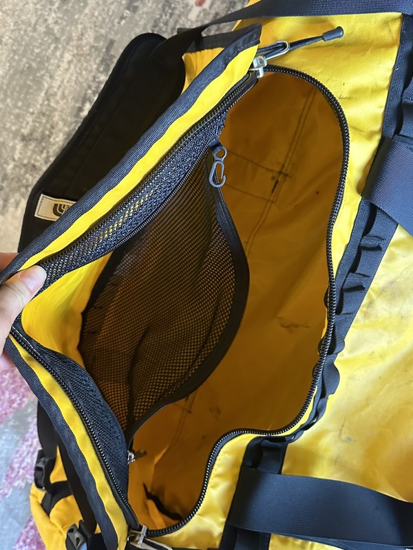 The North Face 150 L XL Duffel Adjustable Straps Yellow gallery