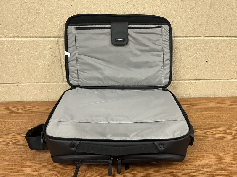 Nomatic Messenger Bag gallery