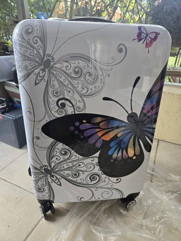 Butterfly Polycarbonate Hardside Expandable Spinner Luggage, 28-inch gallery
