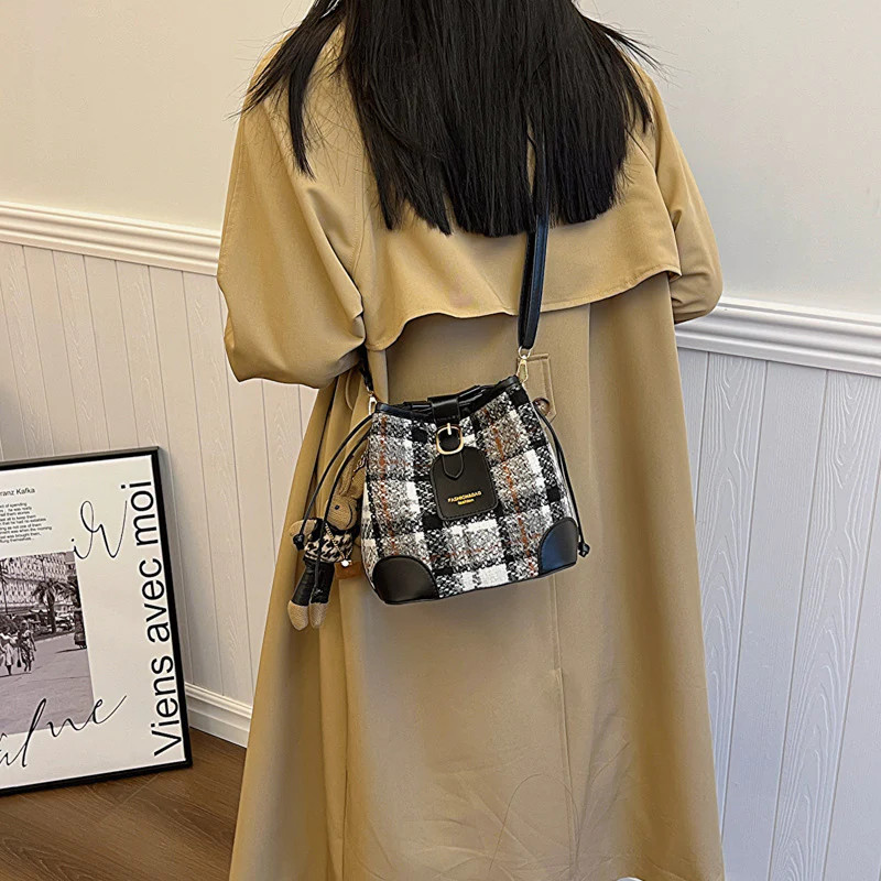Simple Fashion Bucket Bags One Shoulder Retro Crossbody Bag gallery