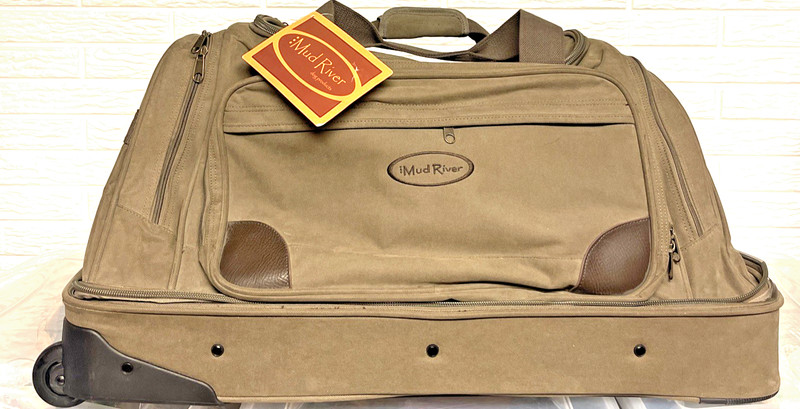 Mud River Rolling Expendable Duffel Luggage 29"x15" NWT Hunter gallery