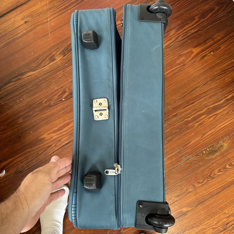 Samsonite Garment Bi-Fold SuitCase Wheeled Bag Rolling Travel Luggage Aqua Green gallery