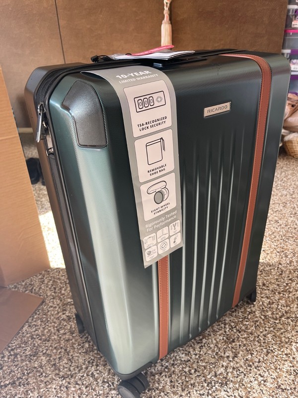 Montecito 2.0 Hardside Medium Check-in Expandable Spinner Hunter Green NWT