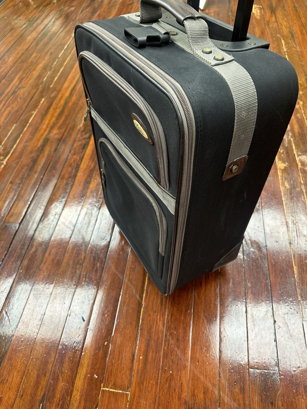 Samsonite Black Rolling Wheel Zip Around Luggage Carry-On Spinner Suitcase Sport gallery