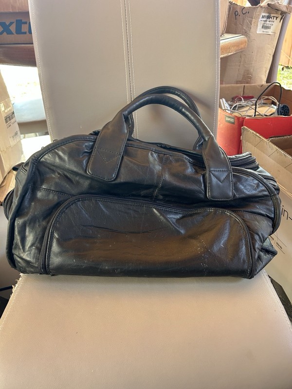 Black Leather Duffle Bag Solid Pattern Zipper Closure Carry Handles Side Pocket gallery