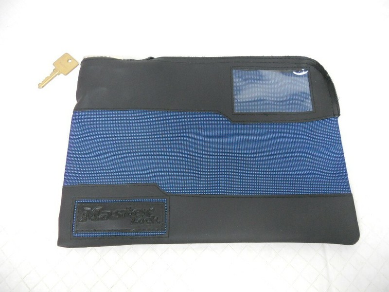 Master Lock Locking Zippered Security Bag Keeps Jewelry Cash Documents etc. Safe