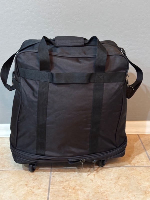 Hanke Expandable/Collapsible Soft-side Rolling Luggage 22x21x16 Nice! gallery