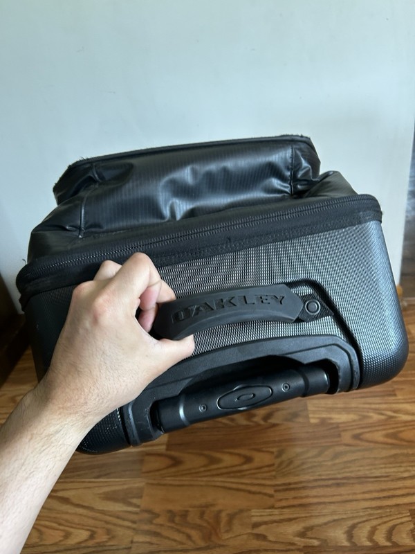 Oakley Solid Hard Body Check In Roller 115L Luggage Blackout Factory Pilot 33” gallery
