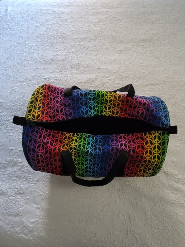 18 Inch Peace Sign Lightweight Duffel , Rainbow Colors,Bag, Overnight NEW