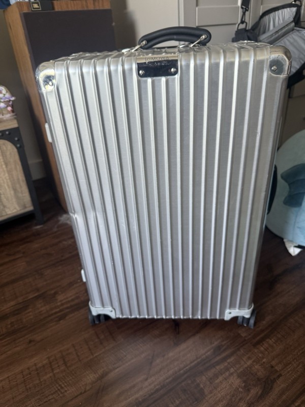 RIMOWA Classic Check-In M Aluminum Suitcase 27.6″ Silver Wheels Locking