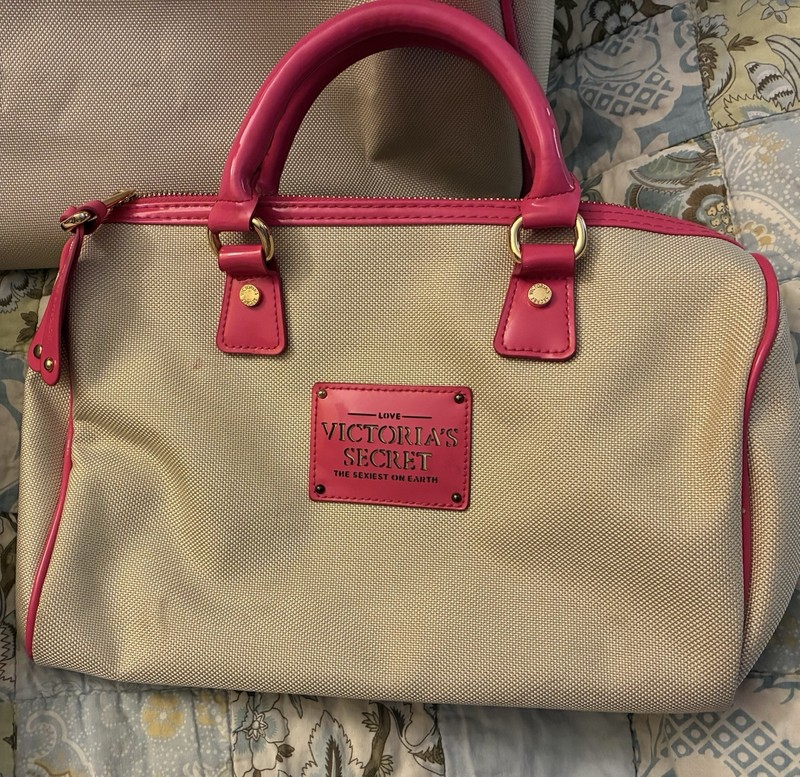 Victoria’s Secret 3 piece Luggage Set~Pre-Owned~BENEFITS ANIMAL RESCUE gallery