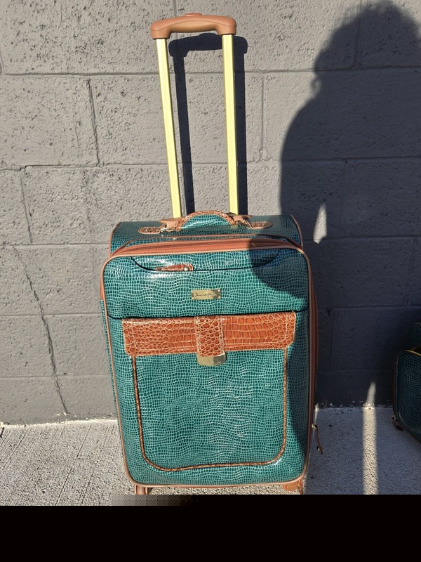 Samantha Brown Croco Embossed Blue/Brown 2 Piece Luggage Set. Has Some Scratches