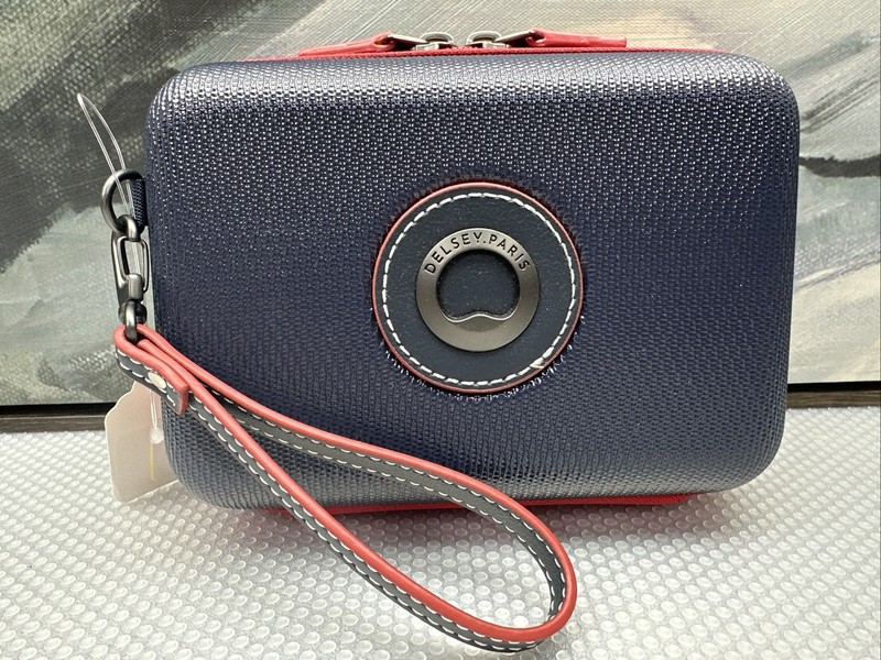 Delsey Paris Women’s Chatelet Air 2.0 Clutch Crossbody Bag One Size Navy. NEW