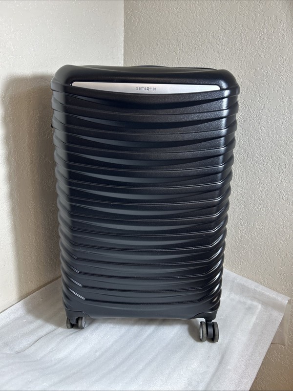 Samsonite Spin Tech 6 Medium Spinner Color: Black