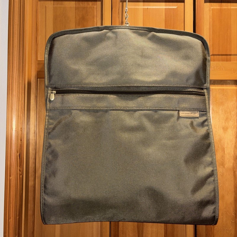 Briggs and Riley Travelware Hanging Garment Bag 4 Pockets Olive Green 21”x 51”