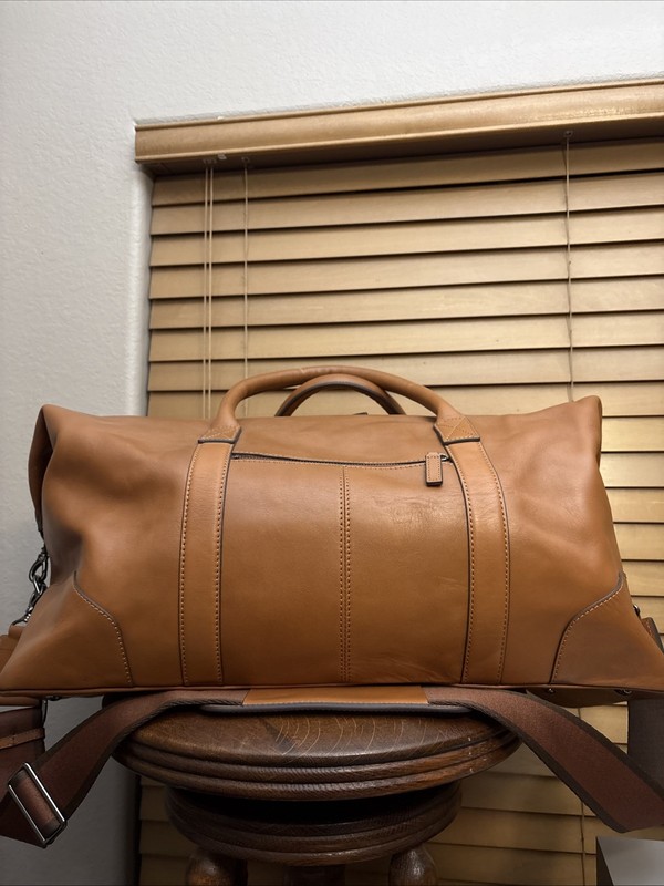 Mark & Graham Essential Leather Weekender Bag Hazelnut Color 22” X 13” X 14” GUC
