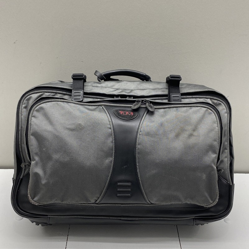 Tumi Duffle Bag Backpack Excursion Non-rolling 21x13x11 Gray Black Carry On