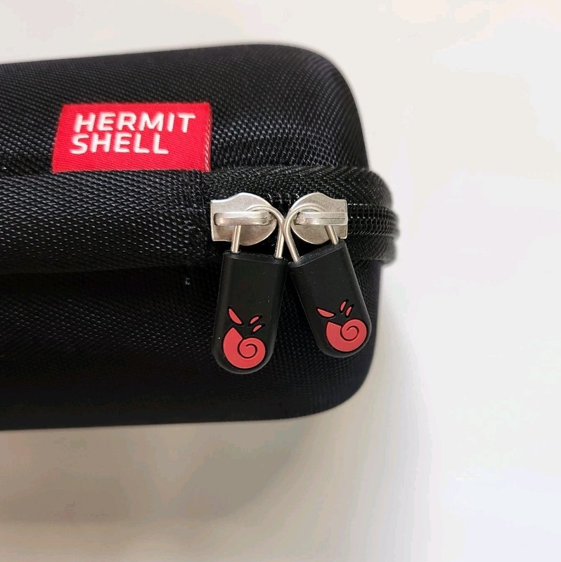 Hermit Shell Small Black With Divider Hard Zipper Case gallery