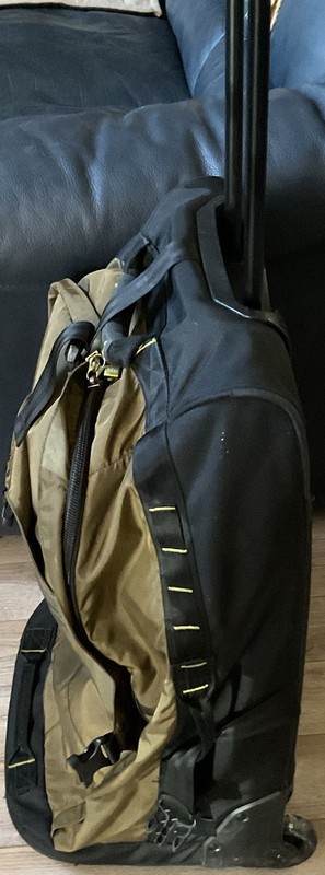 Arei Unisex Soft Shell Large Rolling Luggage 27in. X 16in. Army Green GreatCond gallery