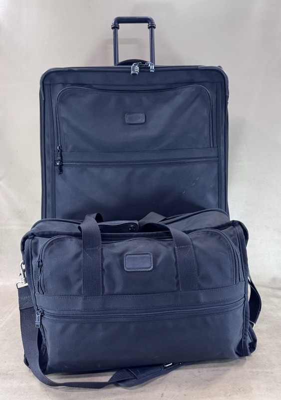 Preowned Tumi Set 2 Wheeled 29” Suitcase 2246D3 & 20” 3-compartments Briefcase