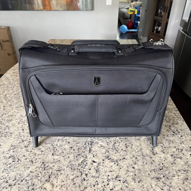 Travelpro Maxlite 5 22″ Carry-On Garment Bag Black 2-Wheel Upright Lightweight