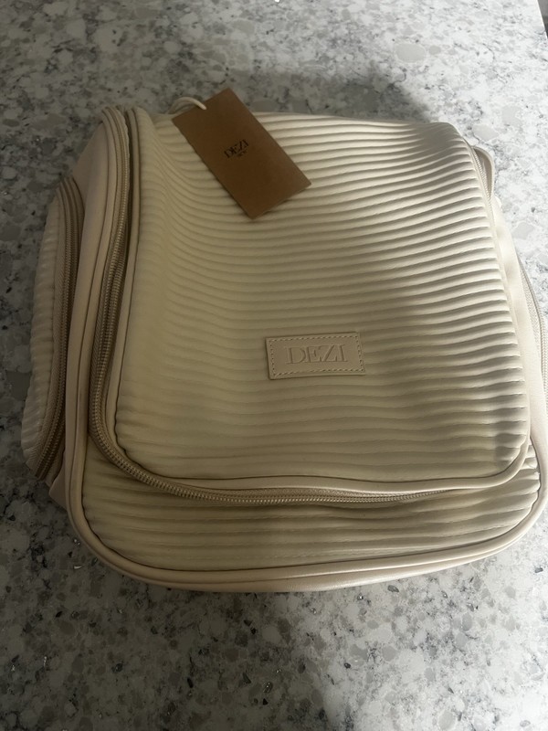 Dezi Skin Pack It All Multi-Purpose Hanging Travel Bag