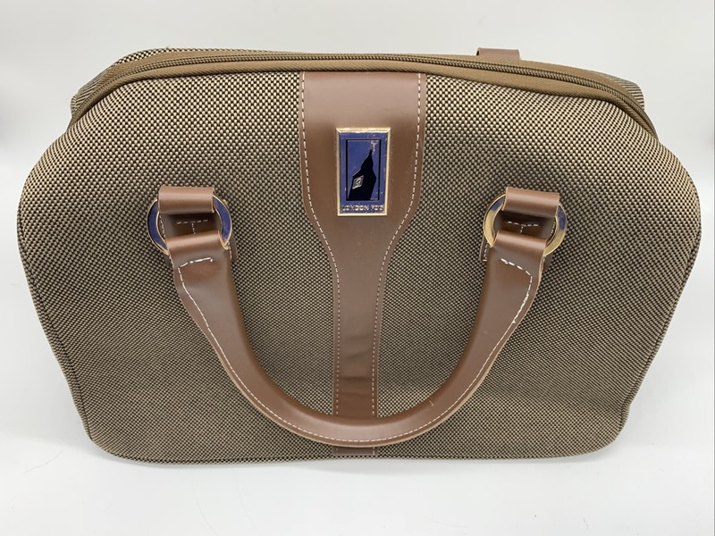 London Fog Oxford Great Condition Great Cabin Bag /Personal Carry On 17″× 11″