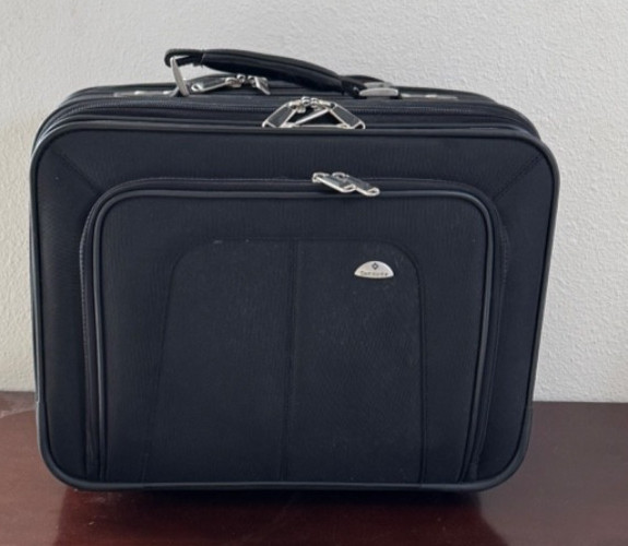Samsonite Rolling Carry-On Black Computer Briefcase Wheel Clothing Compartment