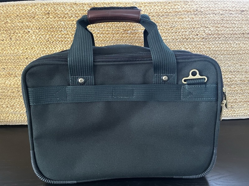 Ricardo Beverly Hills Hunter Green Travel Duffel Bag 16x11x7 w/ Sholder Strap gallery