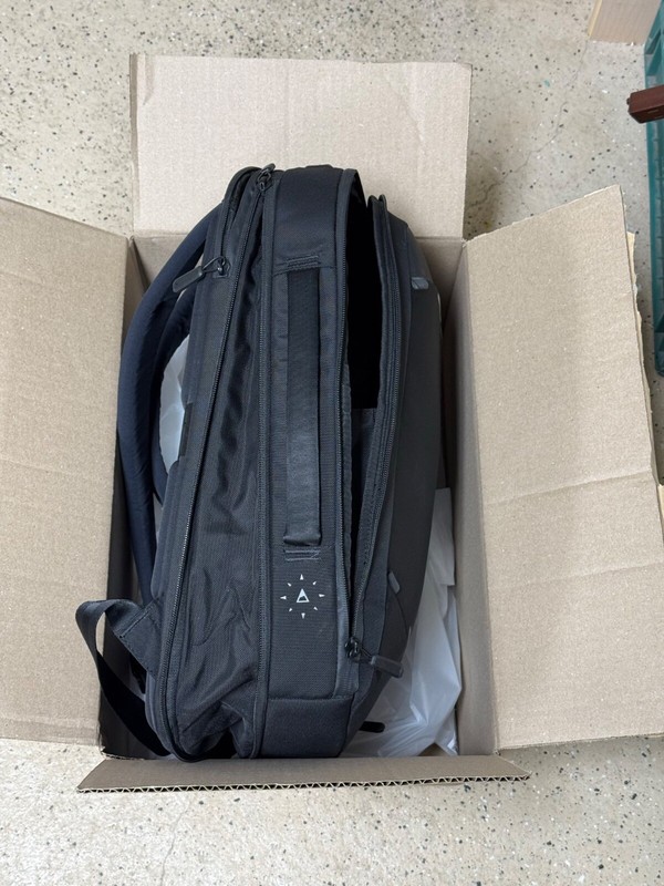 LIGHTLY Used Nomatic Navigator Back Pack 15L (small manufacturing defect) gallery