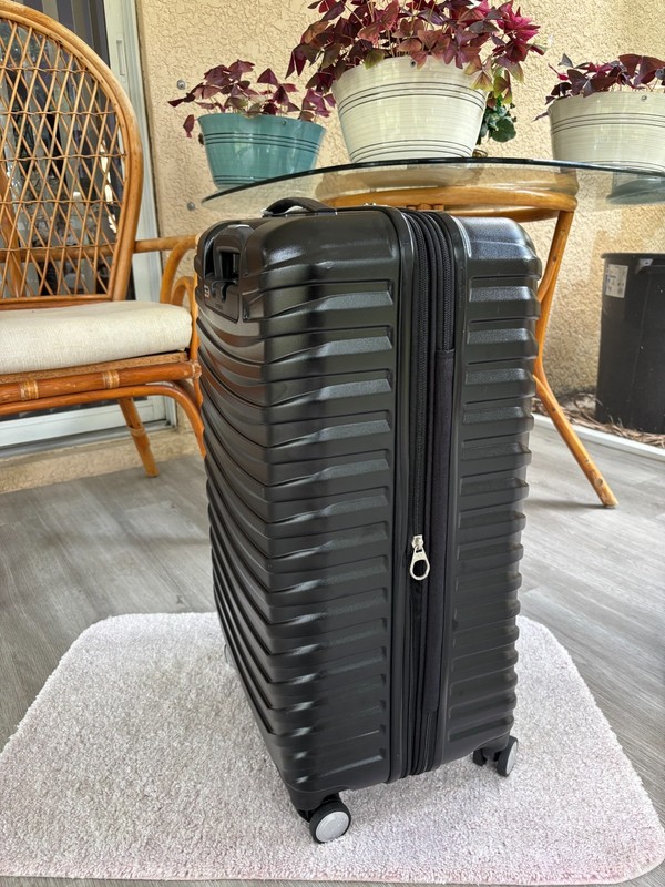 Samsonite Spin Tech 6 Medium Spinner Color: Black gallery