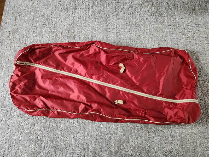 Vintage Unbranded Large Full Length Zipper Closure Red Duffle / Garment Bag