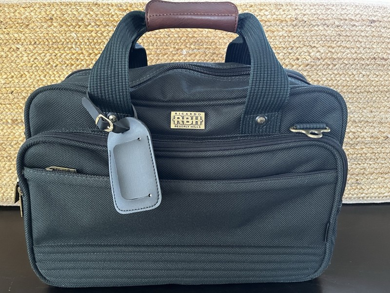 Ricardo Beverly Hills Hunter Green Travel Duffel Bag 16x11x7 w/ Sholder Strap gallery