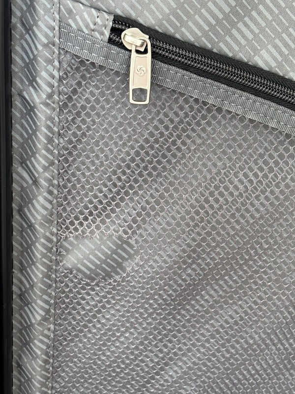 Samsonite Spin Tech 6 Medium Spinner Color: Sapphire Blue gallery