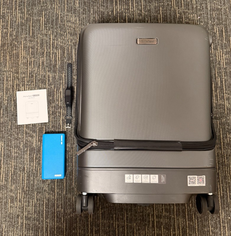 Airwheel SR5 Smart Auto-Follow Suitcase 20″ TSA Carry-On w/ Band Battery Black