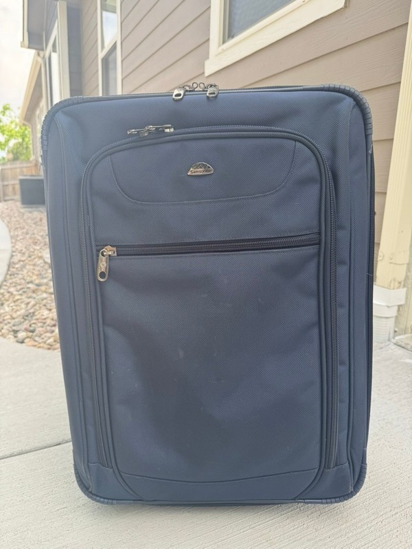 Samsonite 25" Navy Expandable Upright Suitcase with Carry On Included (Used) gallery