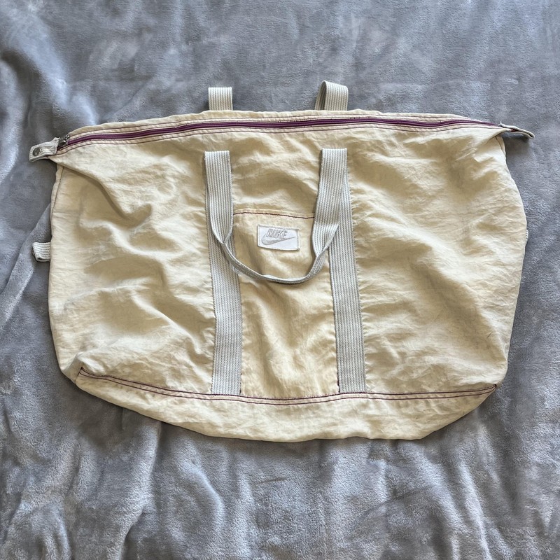 Nike Large Duffel Gym Travel Tote Bag Beige Gray Purple Zip Top Logo Patch Gear