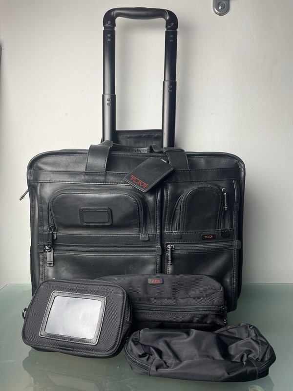 TUMI Alpha Black Deluxe 17″ Leather Expandable Wheeled Luggage Briefcase 96103DH