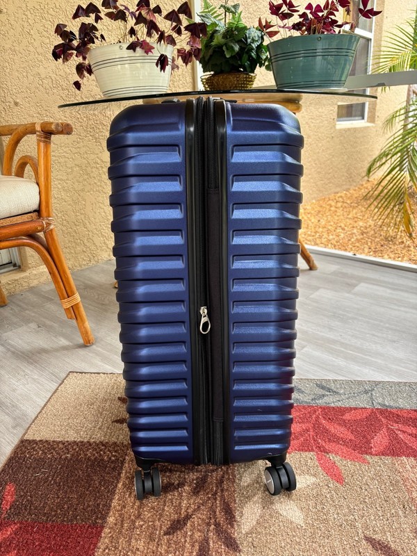 Samsonite Spin Tech 6 Medium Spinner Color: Sapphire Blue gallery