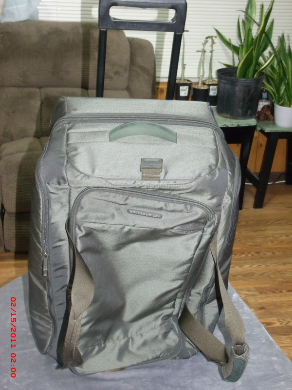 Briggs and Riley green wheeled rolling travel duffle bag 27″x16″x16″, TUD127-8