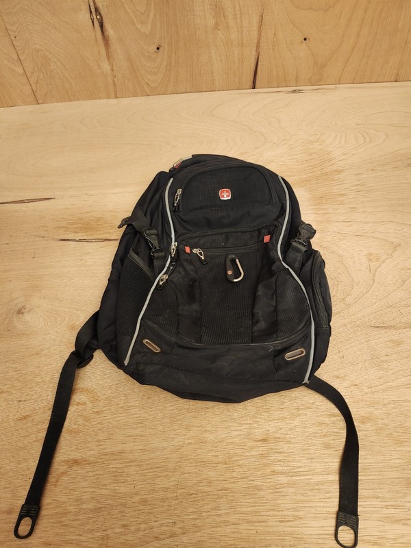 SWISSGEAR Laptop Backpack Black Airflow Bag Organizer Multiple Pockets *Flaw*