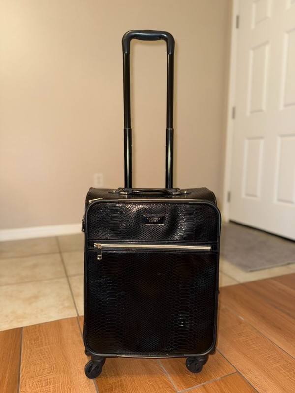 Stylish Victoria’s Secret Carry-On Luggage – Perfect for Travel!