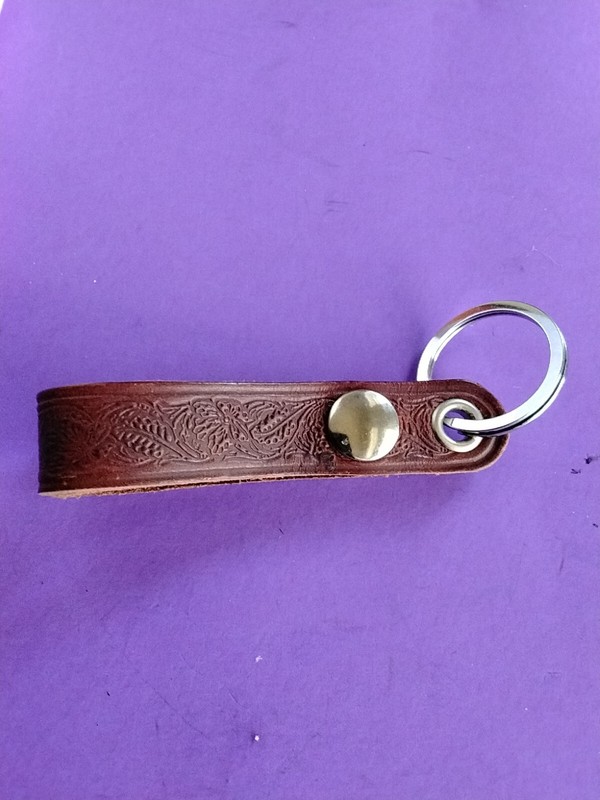 Leather - Snap On ~ Snap Off Key Ring SADDLE TAN - Barbed wired pattern Marlboro