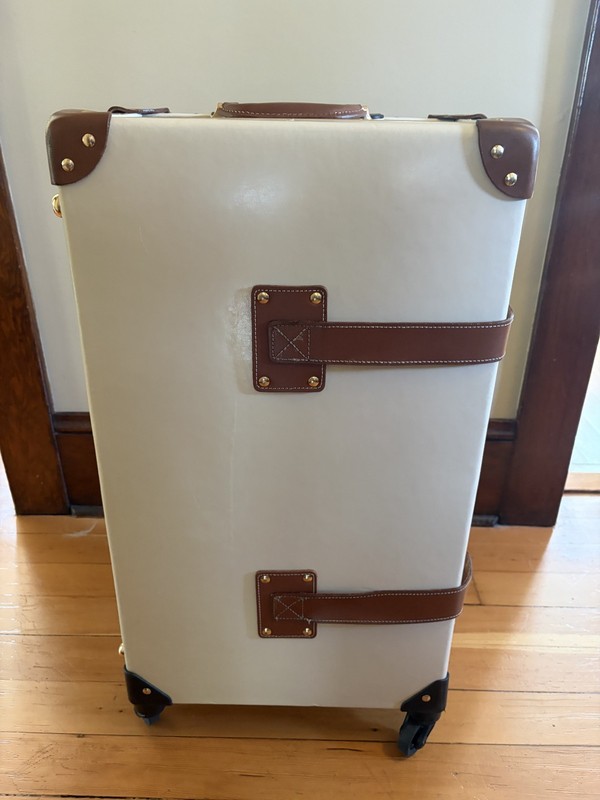 SteamLine Diplomat Cream 27″ Check-In Spinner