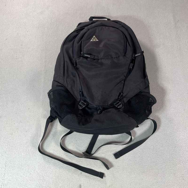 Nike ACG Black 20″ Backpack Soft Case Water Bottle Pockets Waist Belt Mens