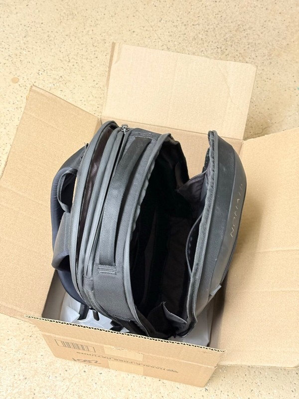 LIGHTLY Used Nomatic Navigator Back Pack 15L (small manufacturing defect) gallery